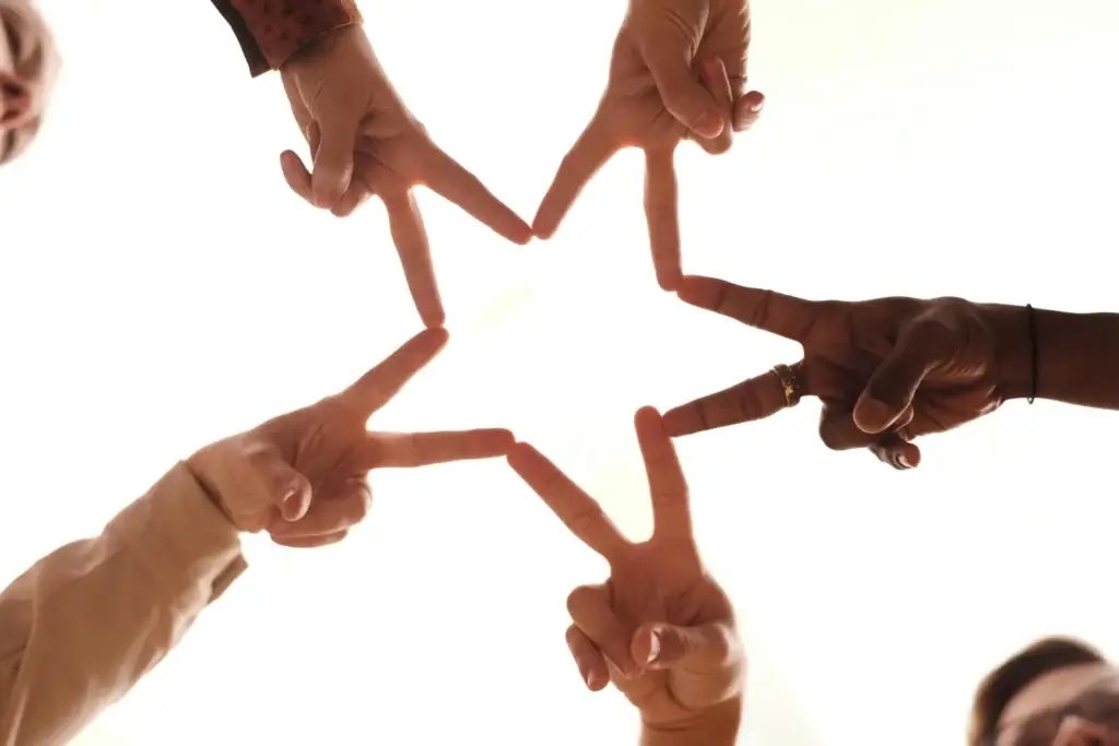 GimmeCredit Peace Fingers Star